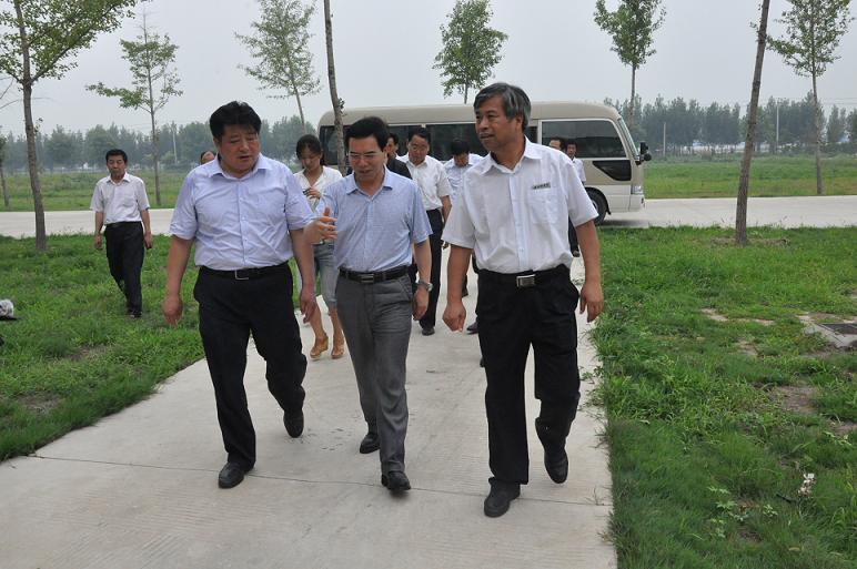 河北省委常委、副省長(zhǎng)聶辰席來藥都集團(tuán)視察指導(dǎo)工作